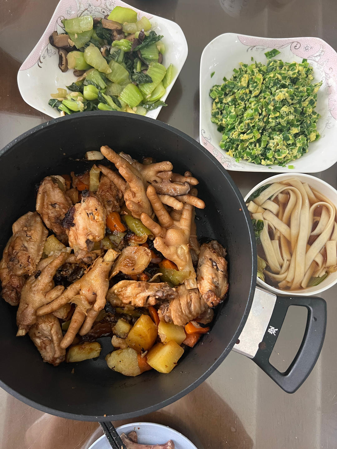 媲美黄记煌的鸡翅焖锅，酱汁浓郁超入味