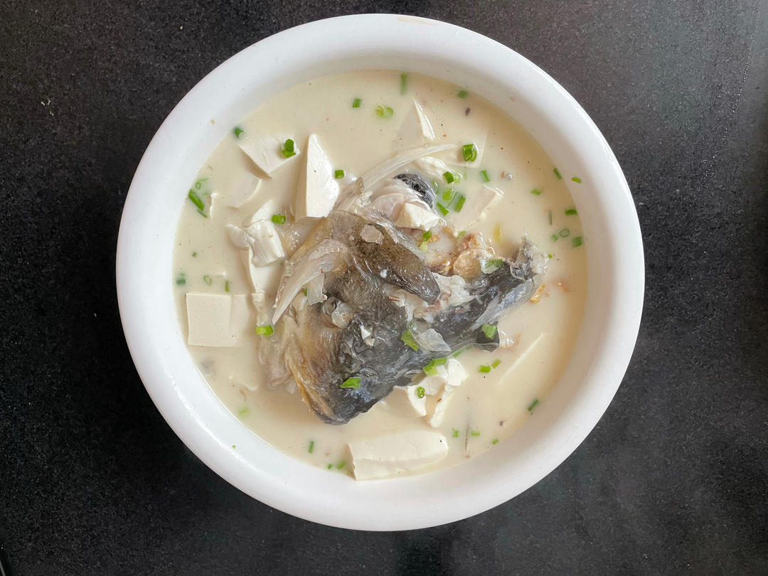 砂锅鱼头豆腐汤