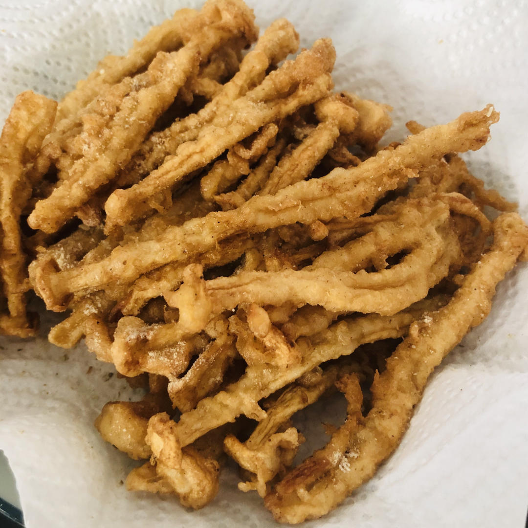 叽里呱啦的小妮做的炸海鲜菇