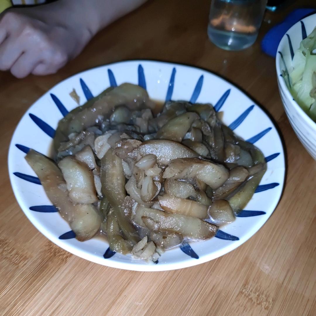 清爽少油又入味的家常炒茄子