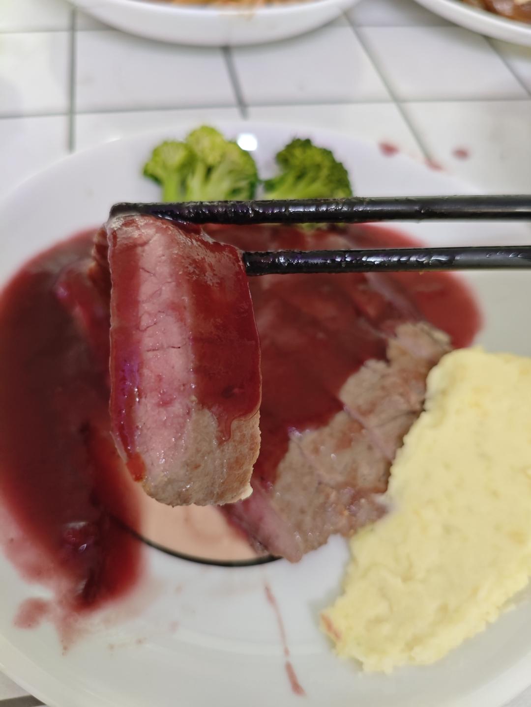 彩椒红酒烩牛排