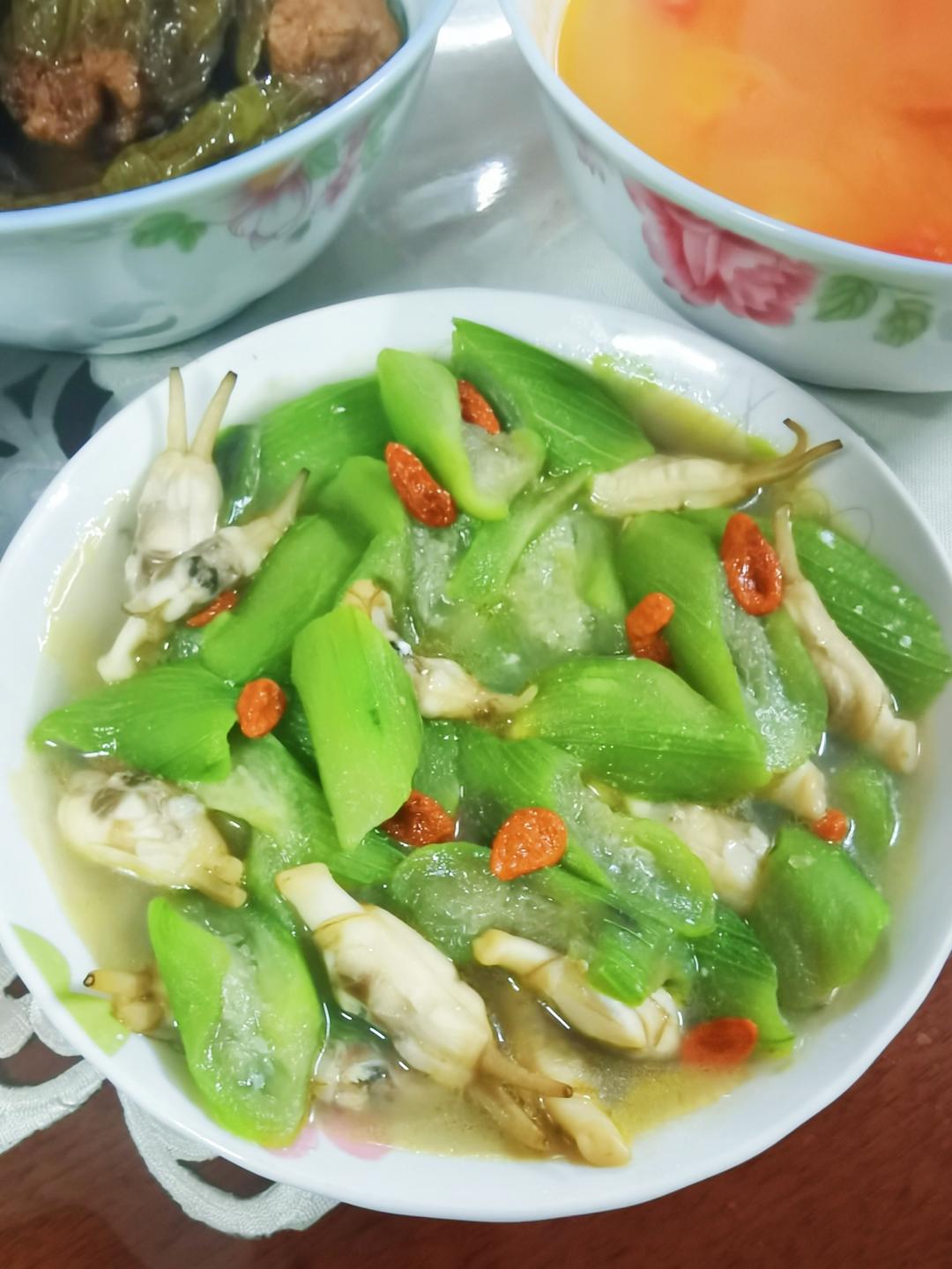 丝瓜烧蛏子(鲜掉眉毛)