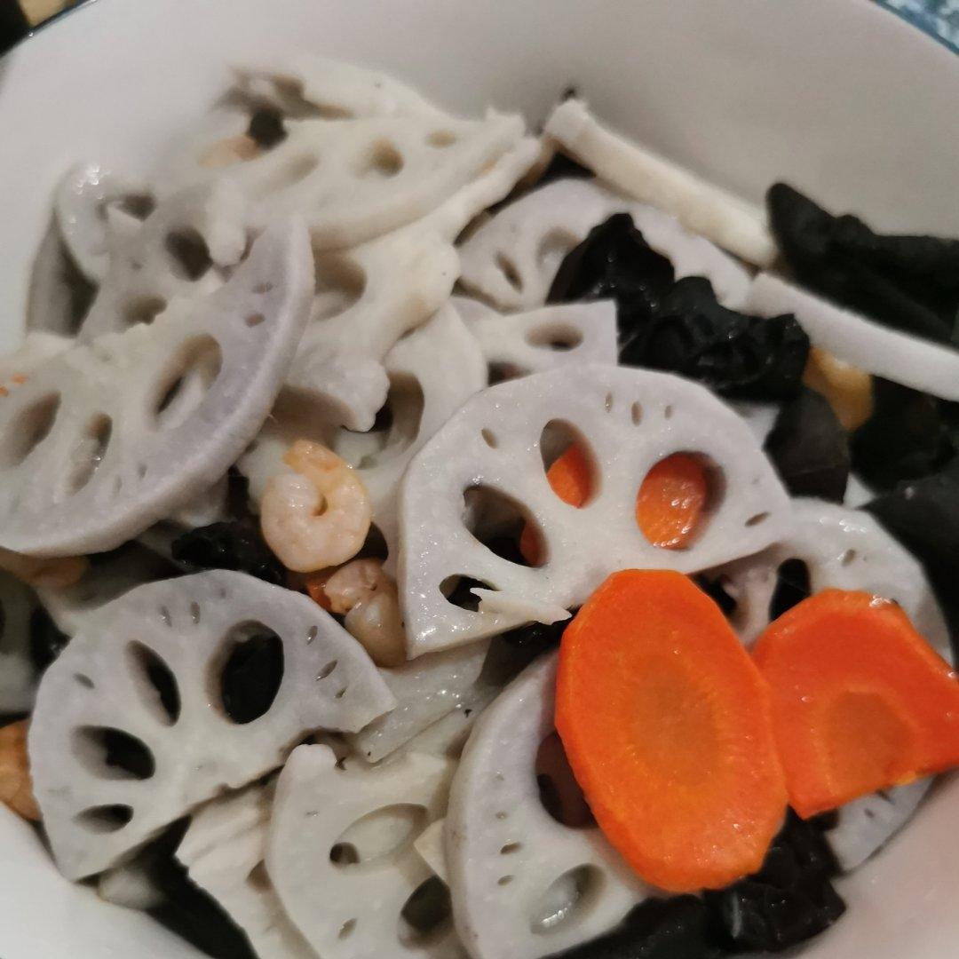 炒素什锦（木耳、藕片、胡萝卜）