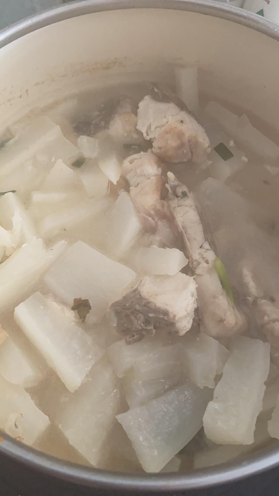 白萝卜鱼腩汤的做法