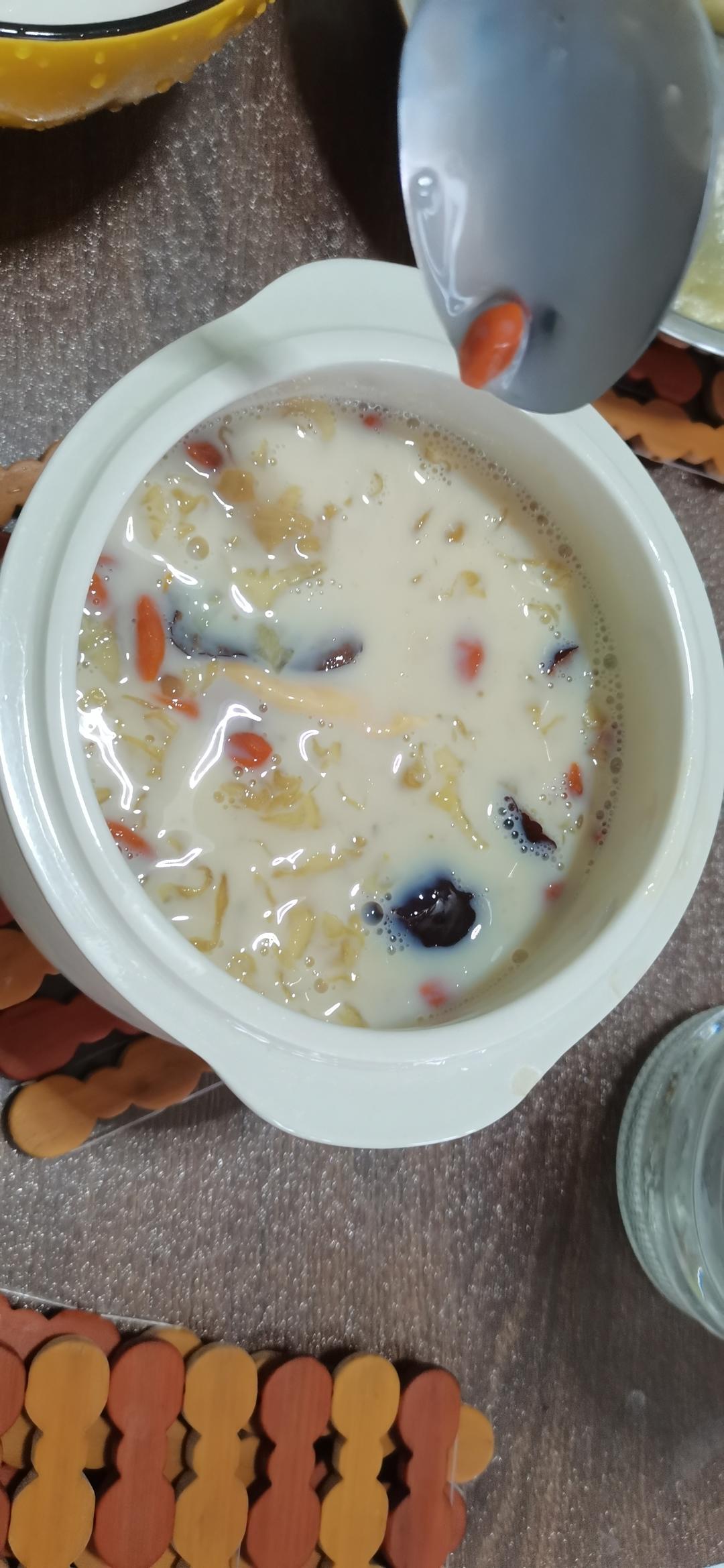 花胶炖鲜奶的做法