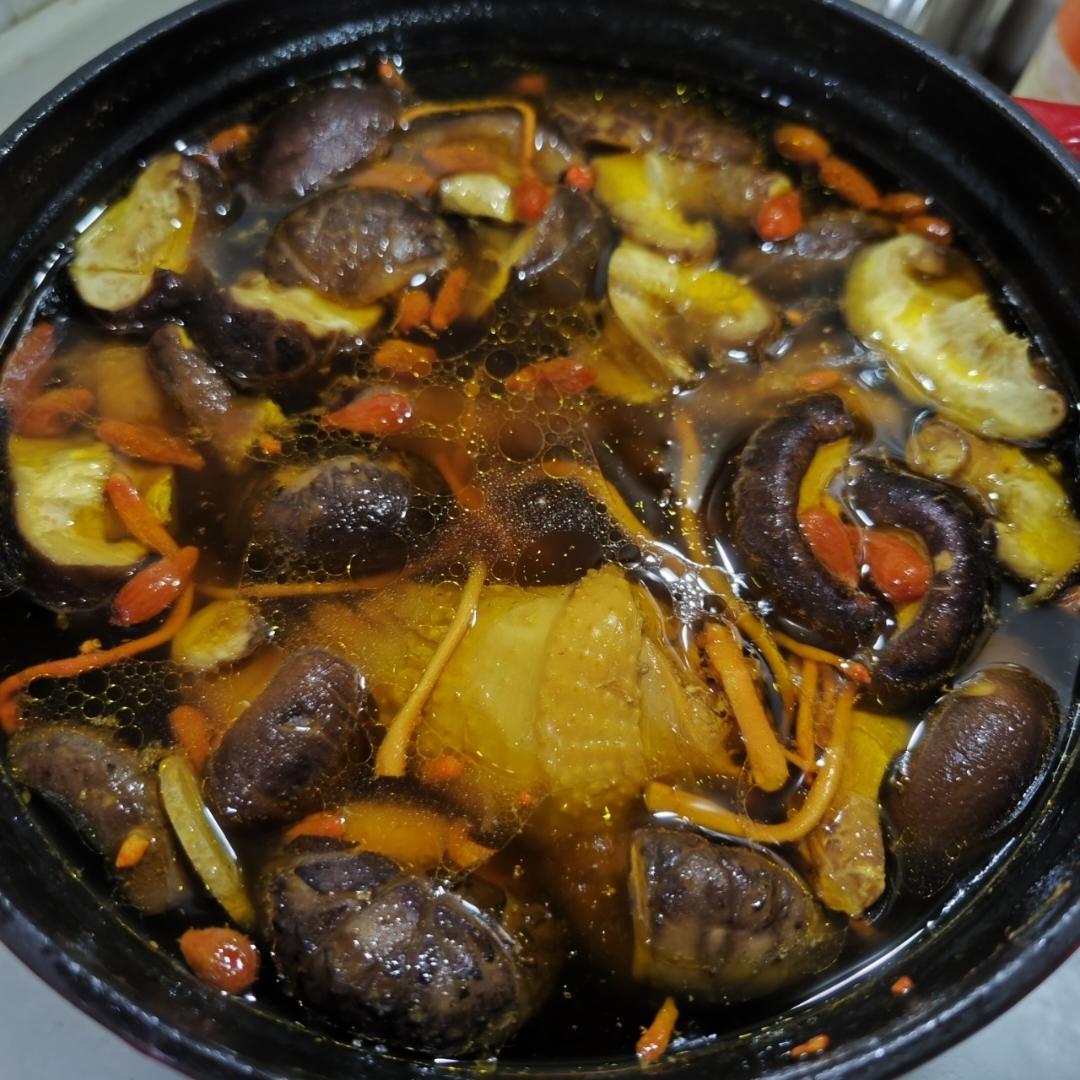 奶奶教的鲜香肥美香菇炖鸡汤