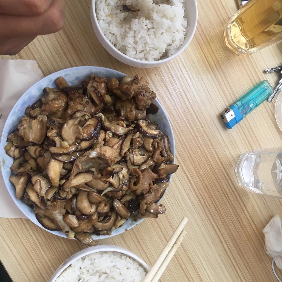 蘑菇滑鸡（香菇滑鸡）