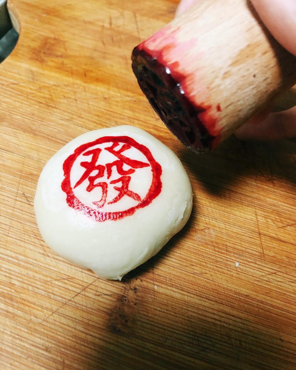 排四个小时队也买不到的鲜肉月饼，秘诀是放麻油！