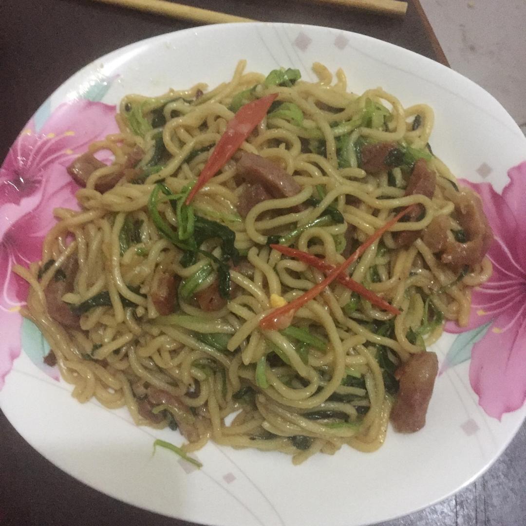 记忆里的夜市排挡肉丝炒面