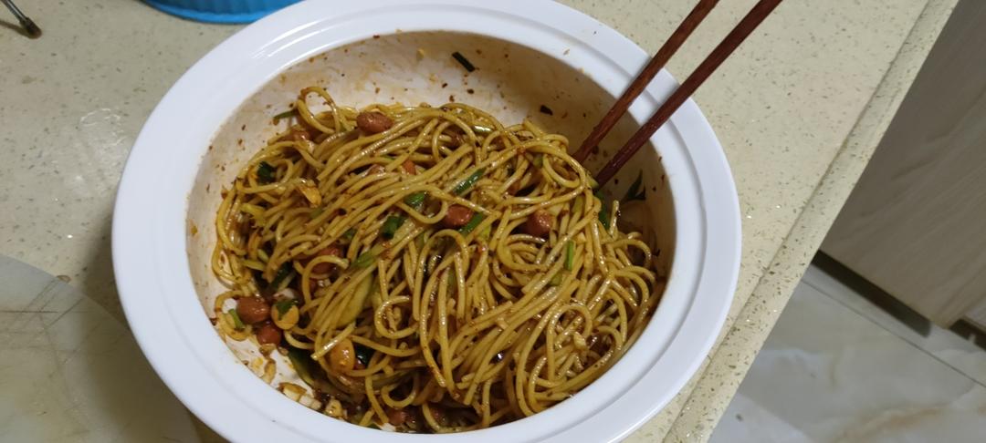 酸辣爽口的凉拌面！保证吃一次就上瘾