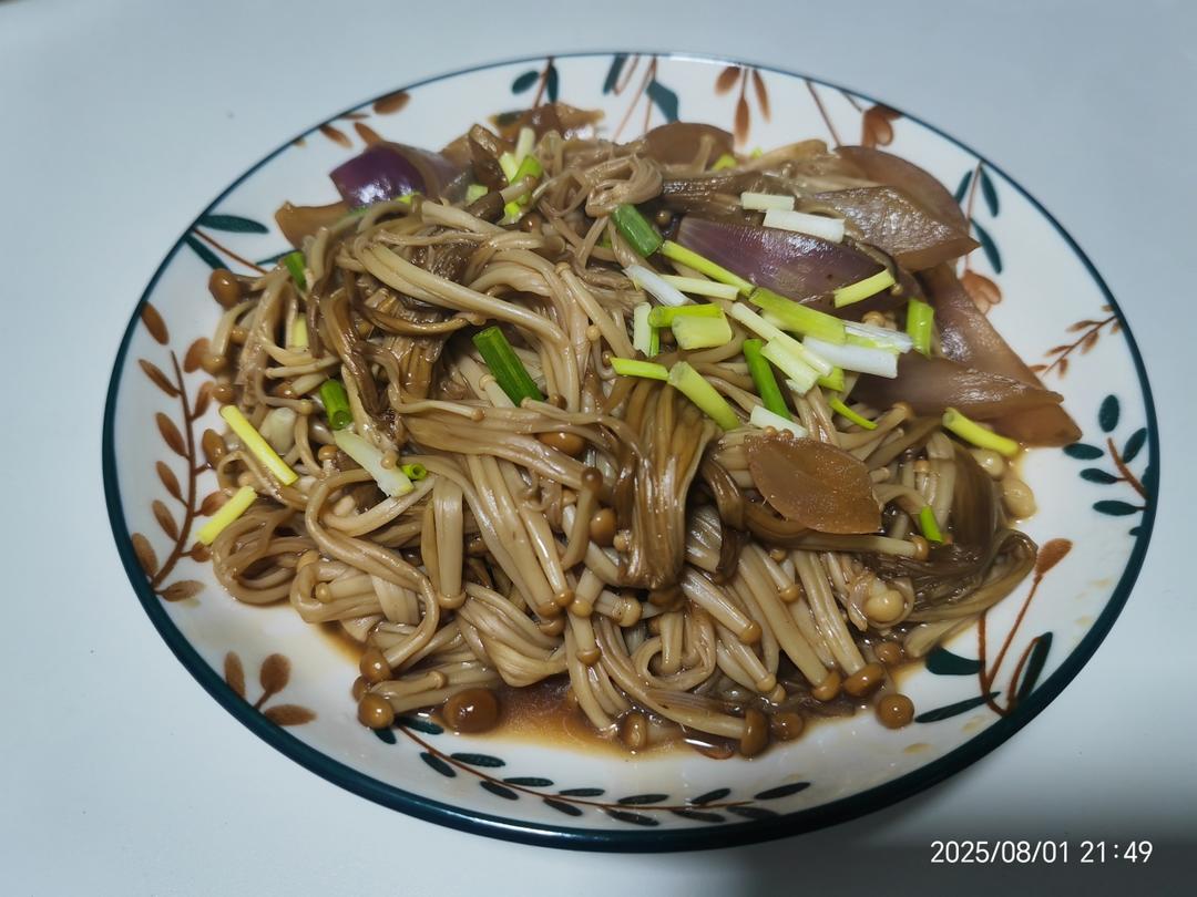 洋葱炒金针菇