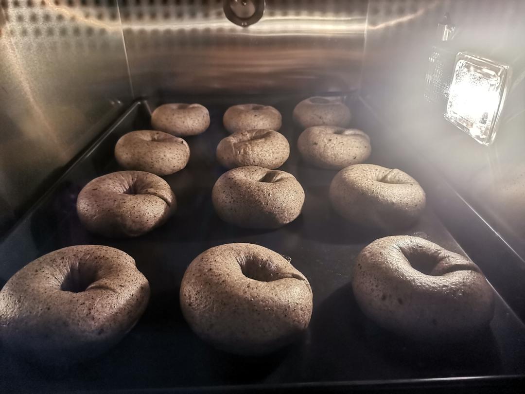 轻盐黑芝麻贝果