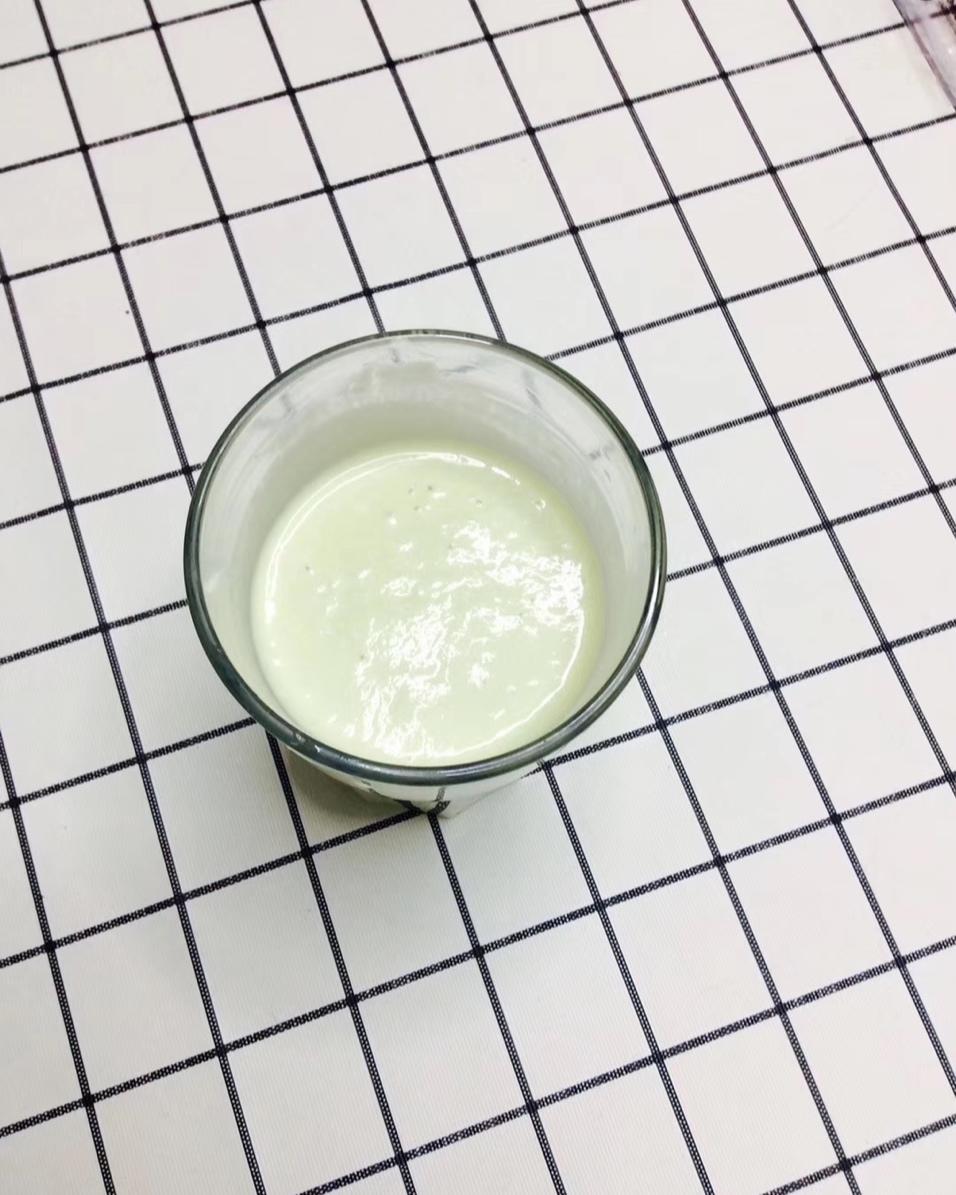 养乐多牛油果奶昔