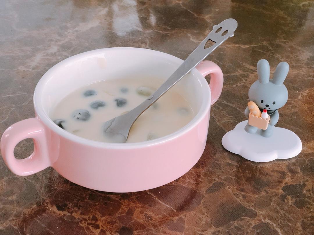 蓝莓酸奶