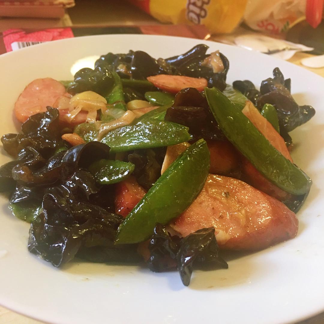 葱烧木耳炒肉