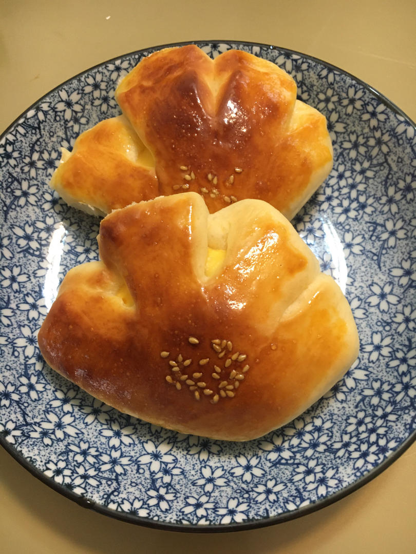 复古卡仕达夹馅面包