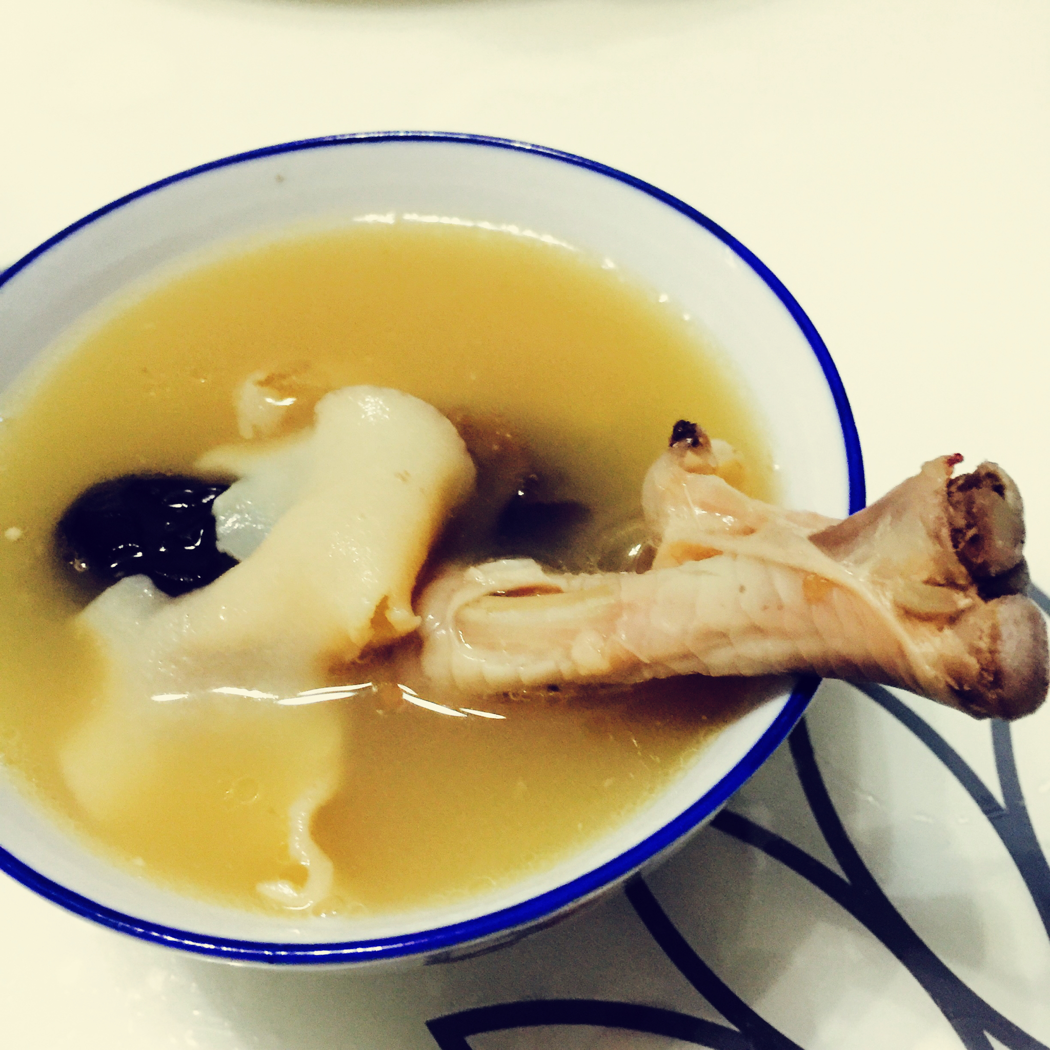 淮杞鸡脚响螺片汤