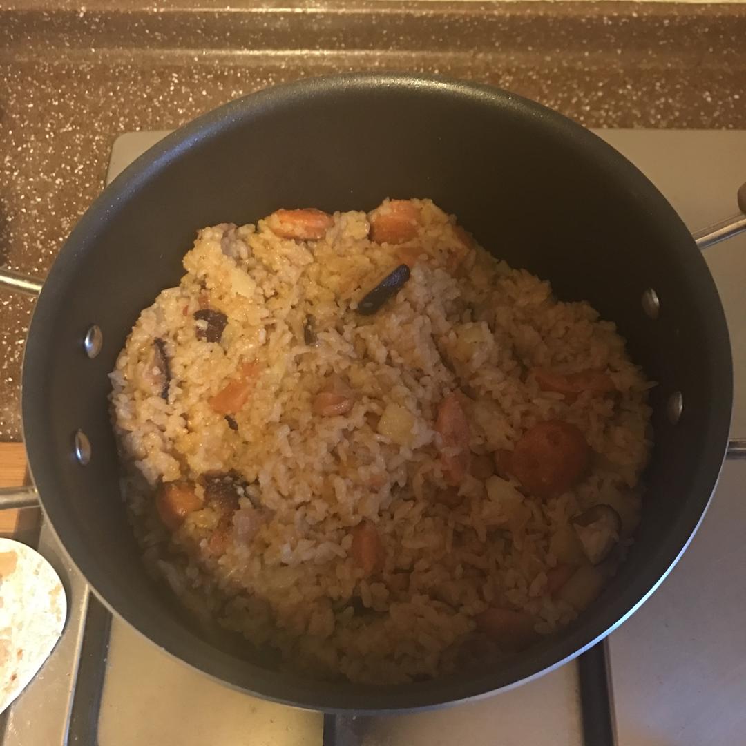 香菇腊肠土豆焖饭