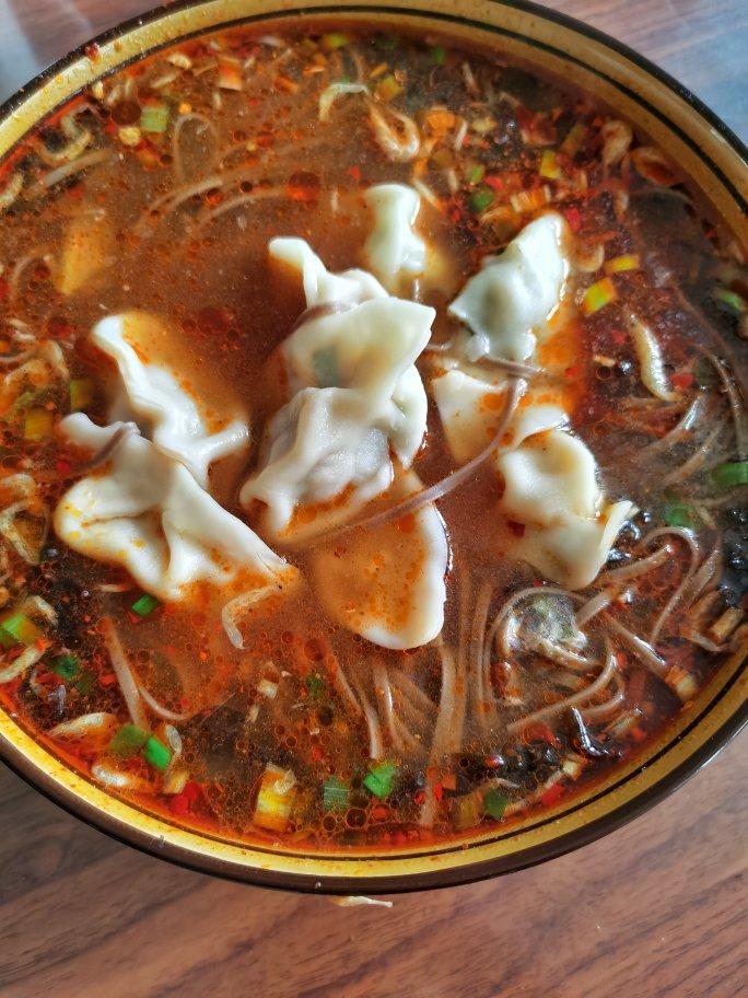 ㊙️连汤都想喝掉的‼️酸汤牛肉馅饺子‼️酸辣开胃