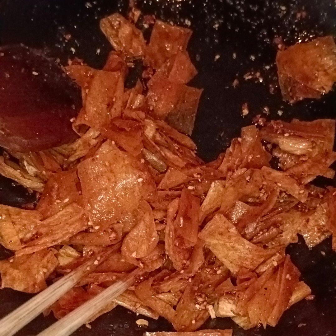 炒鸡好吃的自制辣条