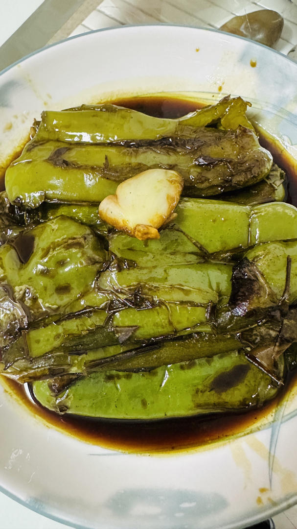 百吃不厌的糖醋虎皮青椒，有丰富的维C、膳食纤维，多吃益善