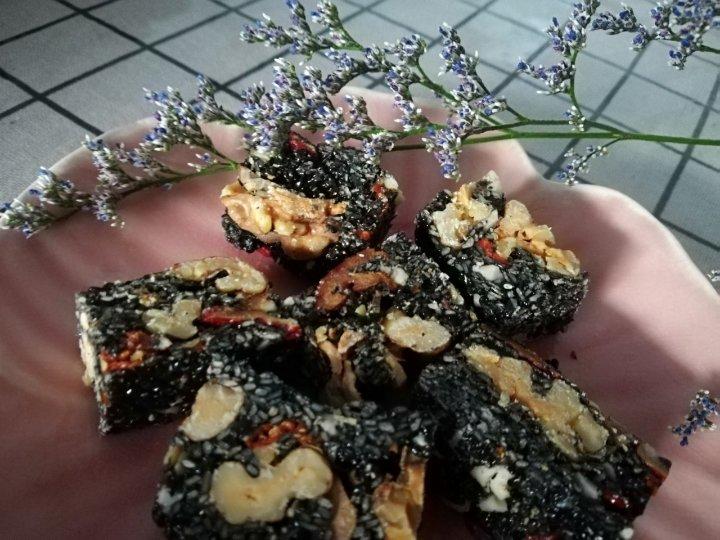枸杞核桃花生黑芝麻片