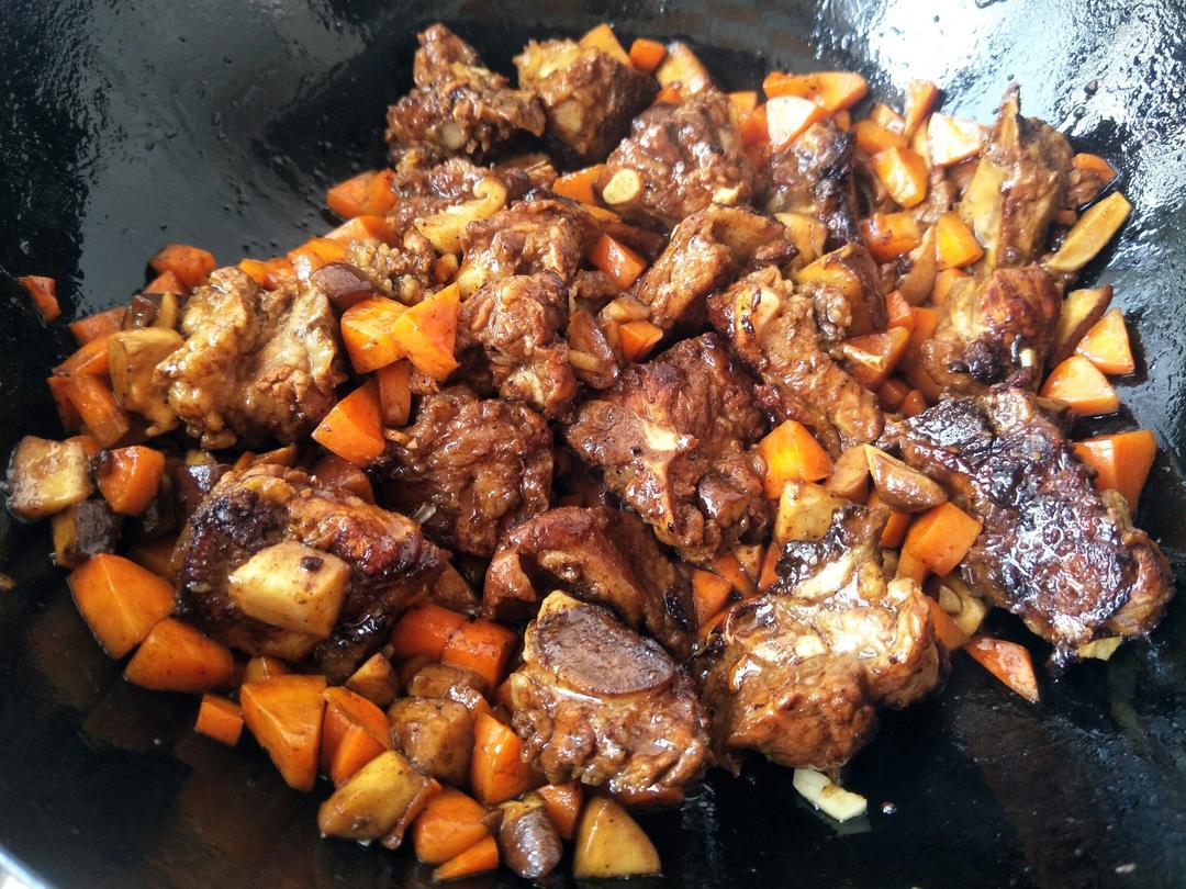 喷香排骨焖饭（爆好吃）