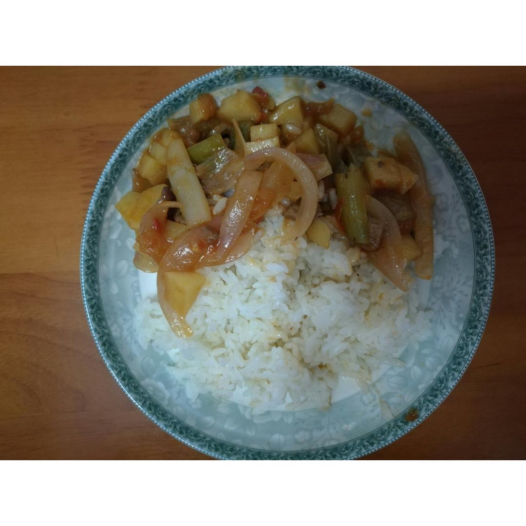 茄汁牛肉土豆盖饭