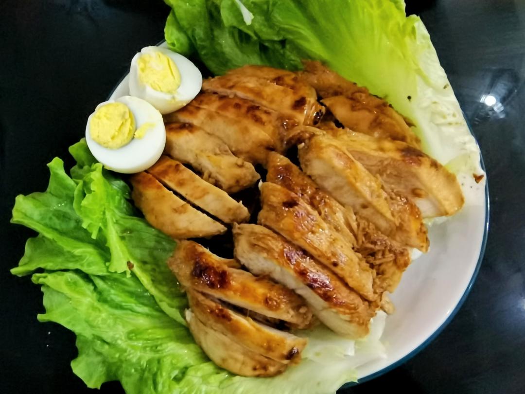 秘制黑胡椒蜜汁煎鸡胸肉