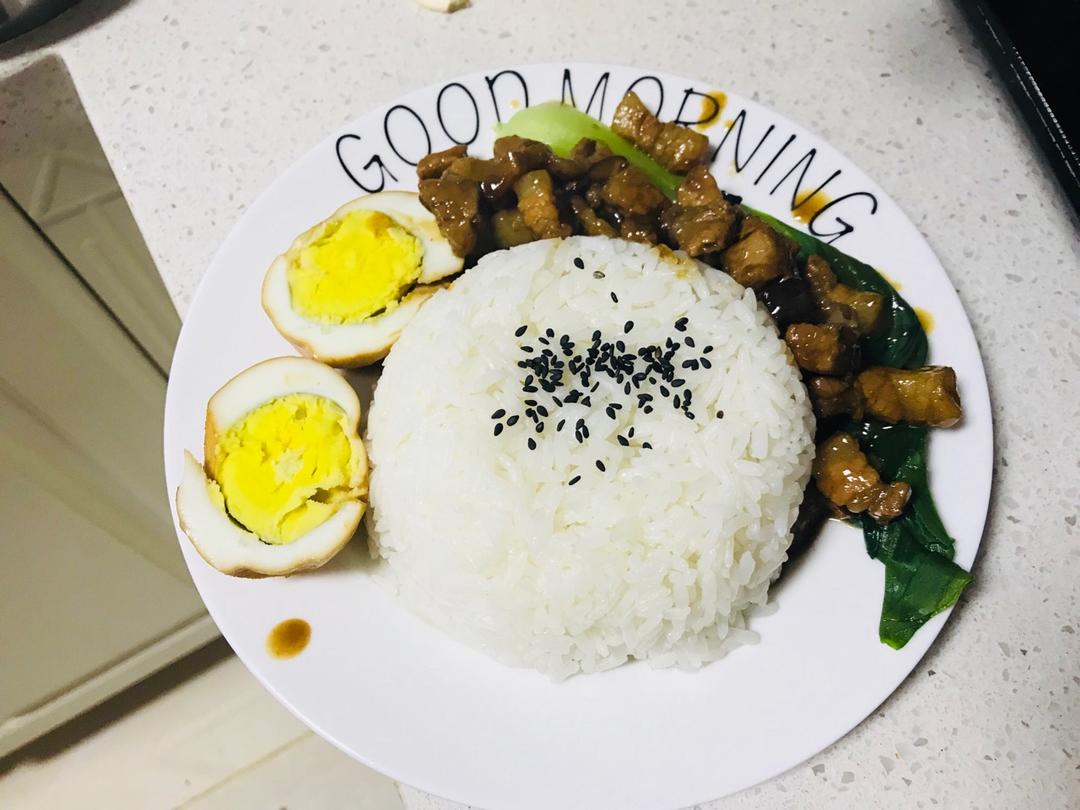 洋葱酥卤肉饭