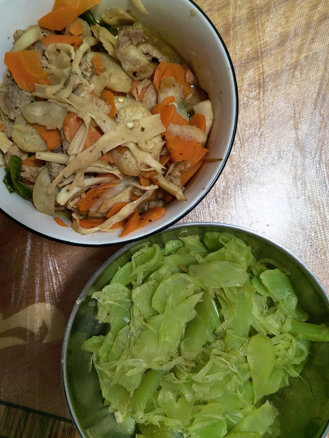 色香味俱全，好吃停不下来的茭白炒肉来啦！（健康美食）