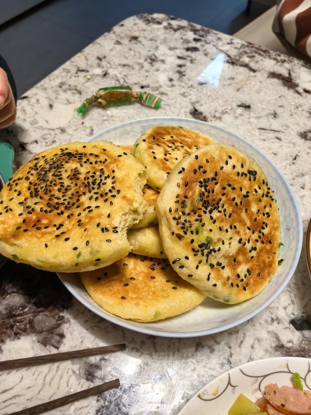 不用手揉面的发面葱花饼 松软好吃 省时省力 附细节视频详解