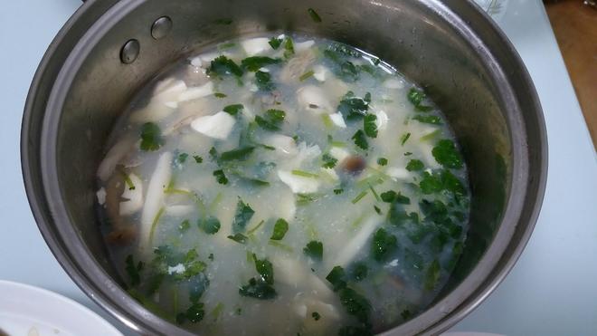 牡蛎菌菇豆腐汤的做法