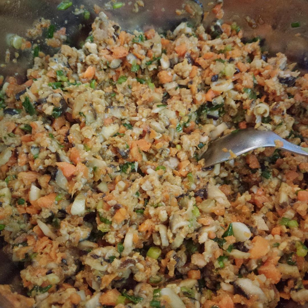 芹菜胡萝卜猪肉水饺