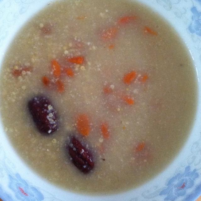 红枣枸杞小米芥麦粥的做法