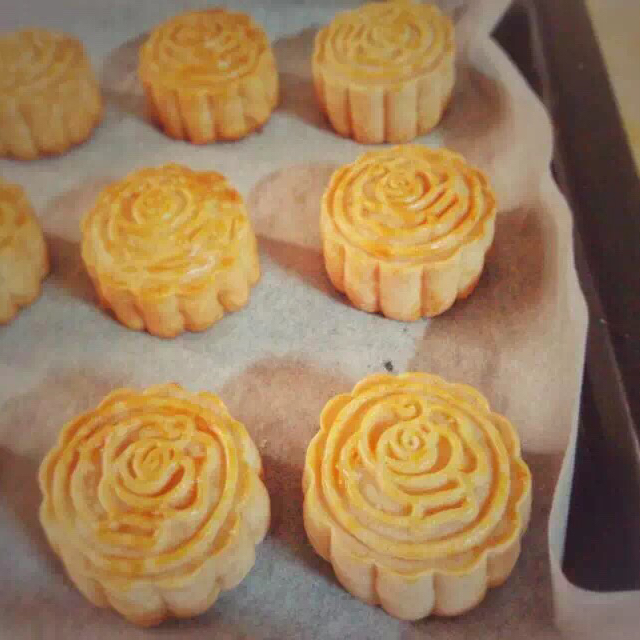 广式月饼——蛋黄莲蓉月饼