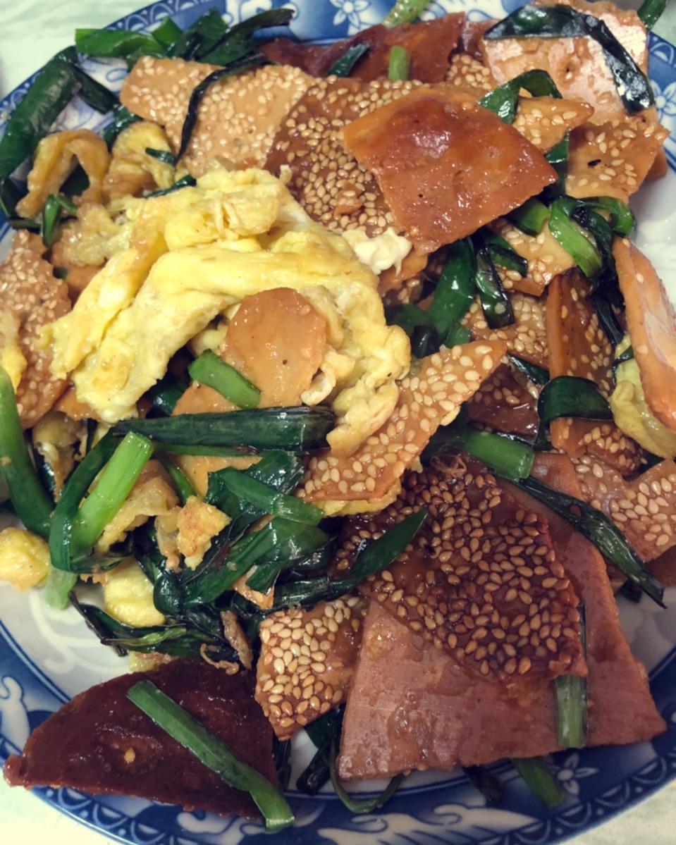 樱桃可乐噼里啪啦做的韭菜鸡蛋炒烧饼