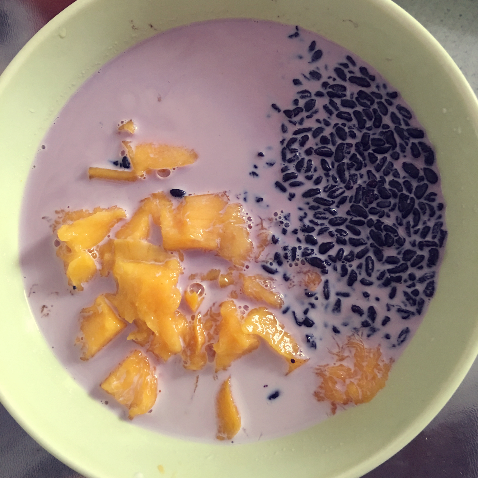 在家自制满记甜品--芒果椰汁黑糯米