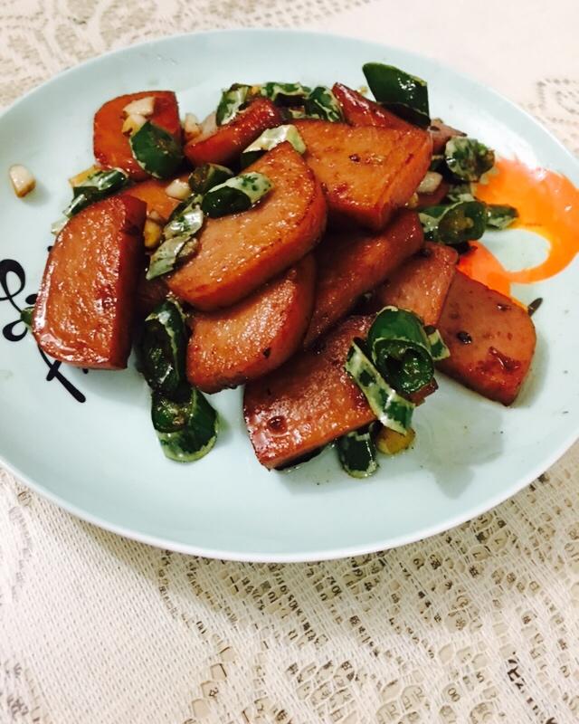 超级下饭的辣椒炒午餐肉