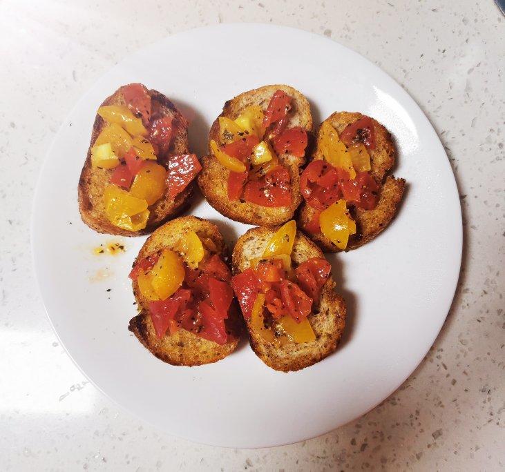 《朱莉与朱莉娅》：意式香脆番茄面包片