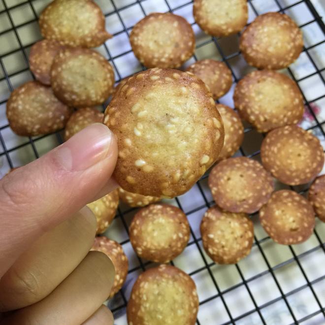 零基础新手也能做的快手香脆芝麻薄脆瓦片小饼干（芝麻小元）·快速消耗蛋白芝麻的做法
