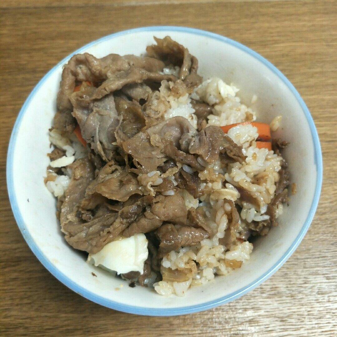 洋葱肥牛饭