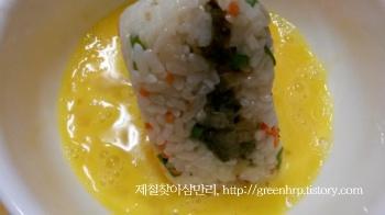 泡菜饭团 ～ 김치주먹밥的做法 步骤6