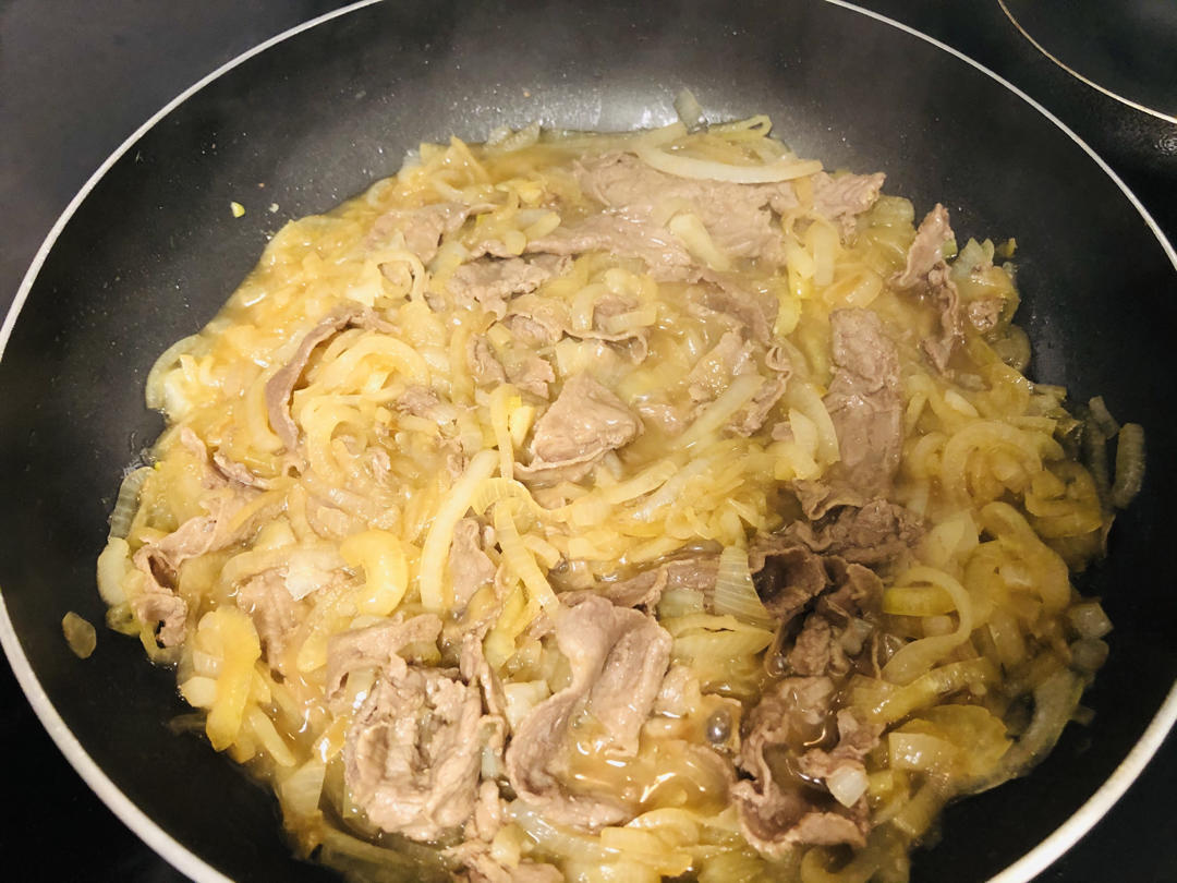 日式肥牛盖饭（牛丼）——巨好吃的超级简易懒人版