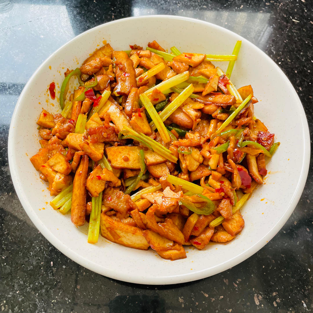 芹菜肉丝炒香干