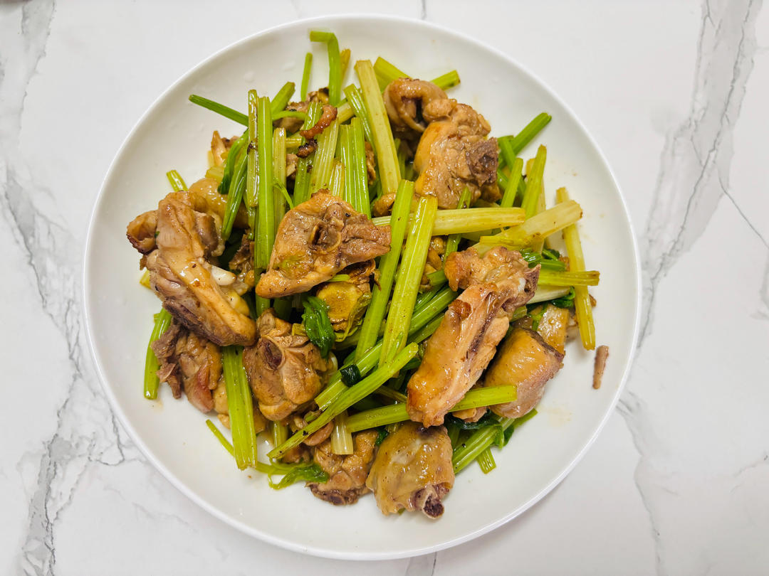 芹菜炒鸡腿肉