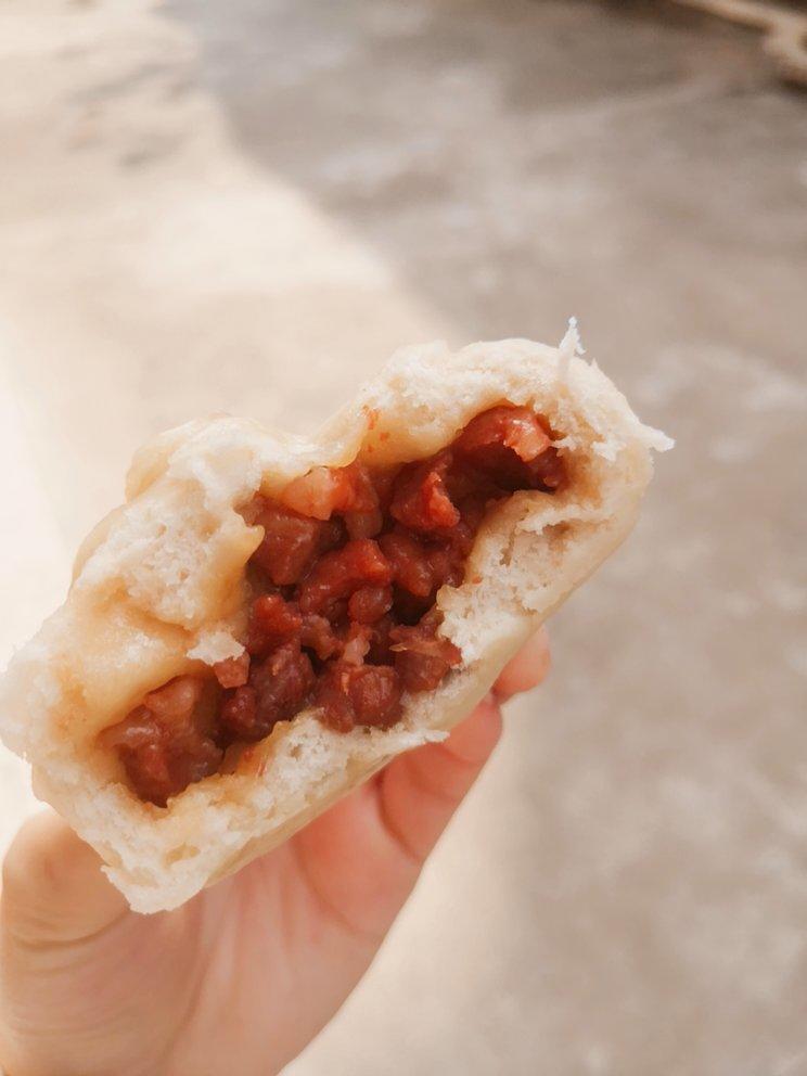 云朵般松软爆浆蜜汁叉烧包