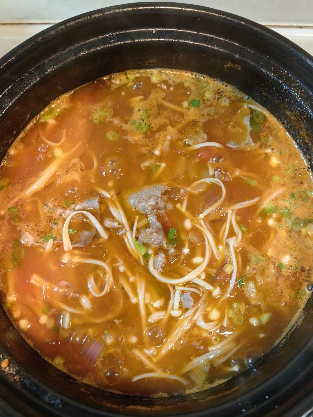 番茄金针菇肥牛(汤浓入味、酸甜适宜)