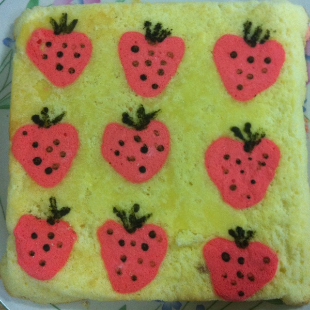 彩绘草莓蛋糕卷