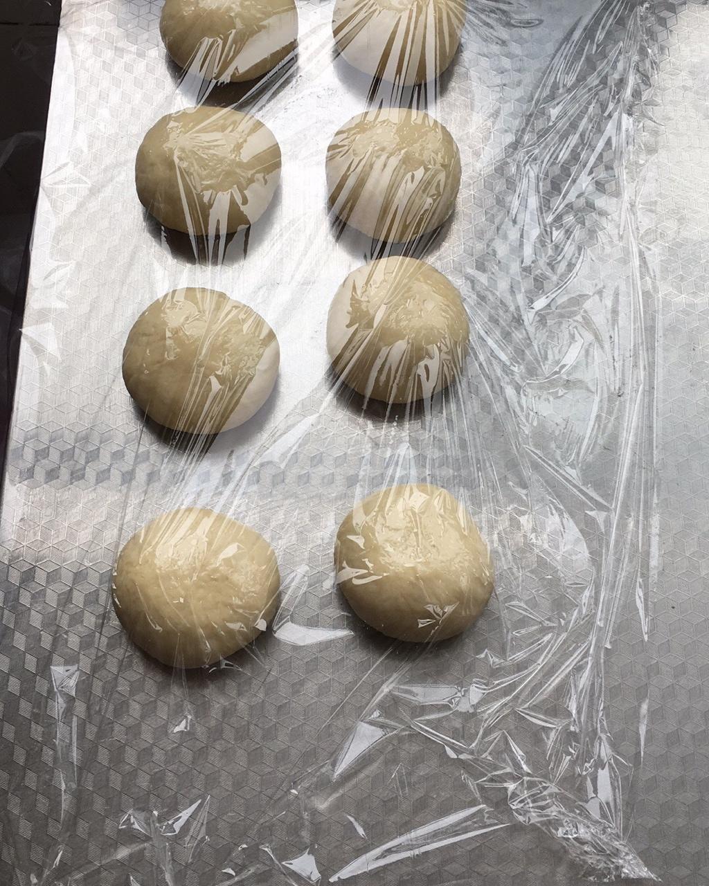 面包房里最受欢迎的毛毛虫面包